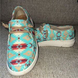 Women’s ariats size 7.5